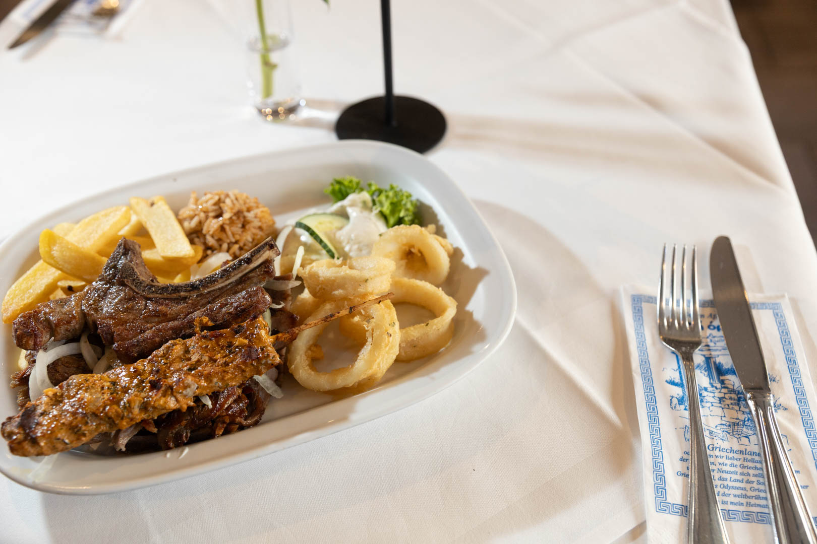 Mix Teller aus der griechischen Küche im Restaurant Delphi